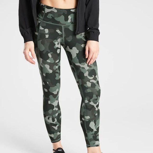 Athleta Pants - NWOT Athleta Green Lightning Camo Leggings